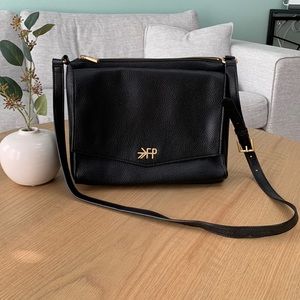 Freshly Picked Crossbody diaper bag in color black